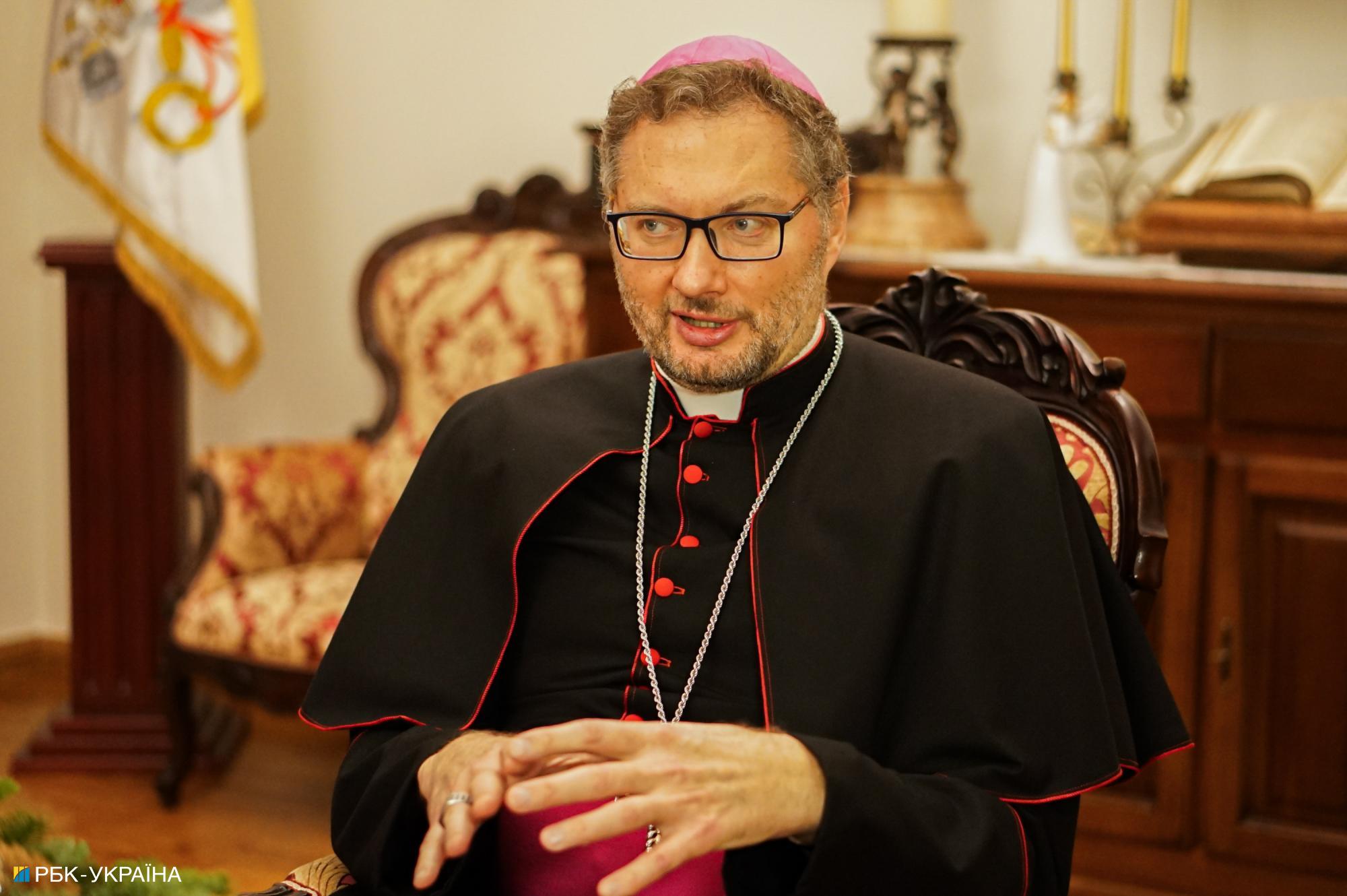 О визите Папы Римского, вере во время войны и мирных переговорах. Интервью с послом Ватикана